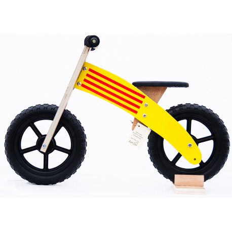 Xicbici Catalana: Bicicleta catalana de fusta sense pedals